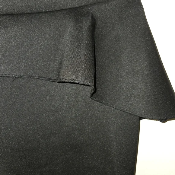 STYLE Ruffle Off-the-Shoulder Black Top L-M - Picture 3 of 7